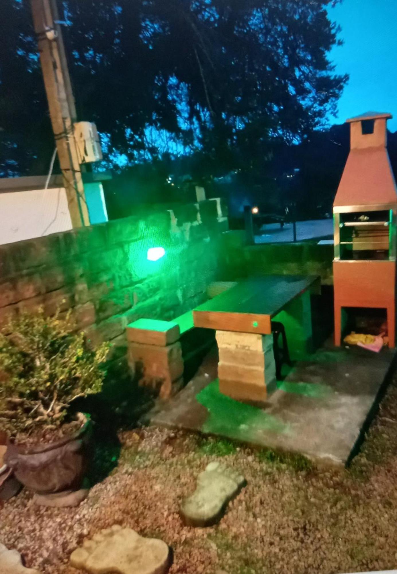 Pequena Pousada Pernottare Estacionamento Frente E Lado Publico Privado Gramado Exteriör bild